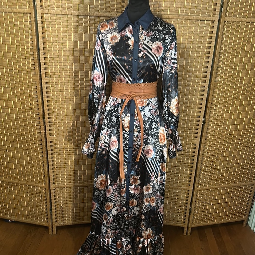 Floral Navy Maxi Dress - Picture 15 of 16